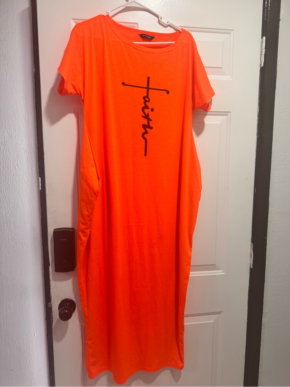 chic Bright Orange Short-Sleeve Shirt with 'faith' Script